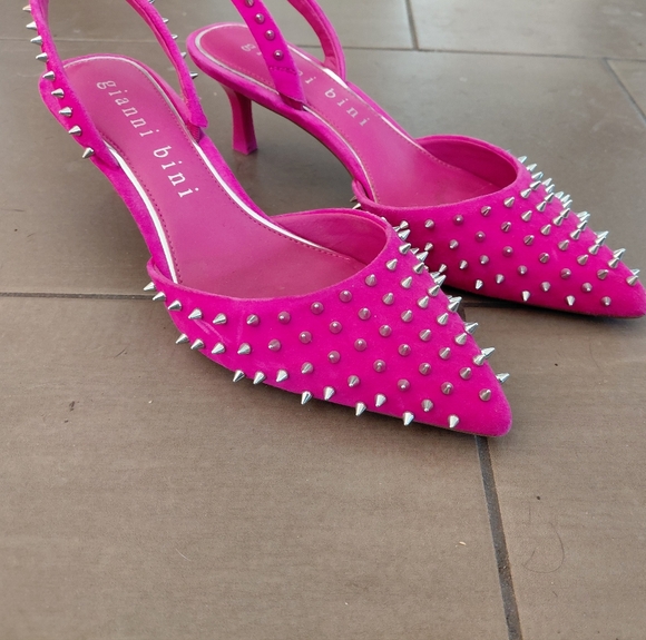 Gianni Bini Hot Pink US 7.5 Kitten Heels Studded Womens Shoes - Picture 2 of 6